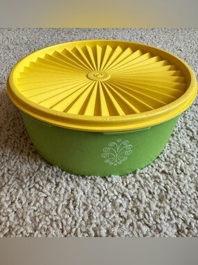 8” Green & Yellow Tupperware Container